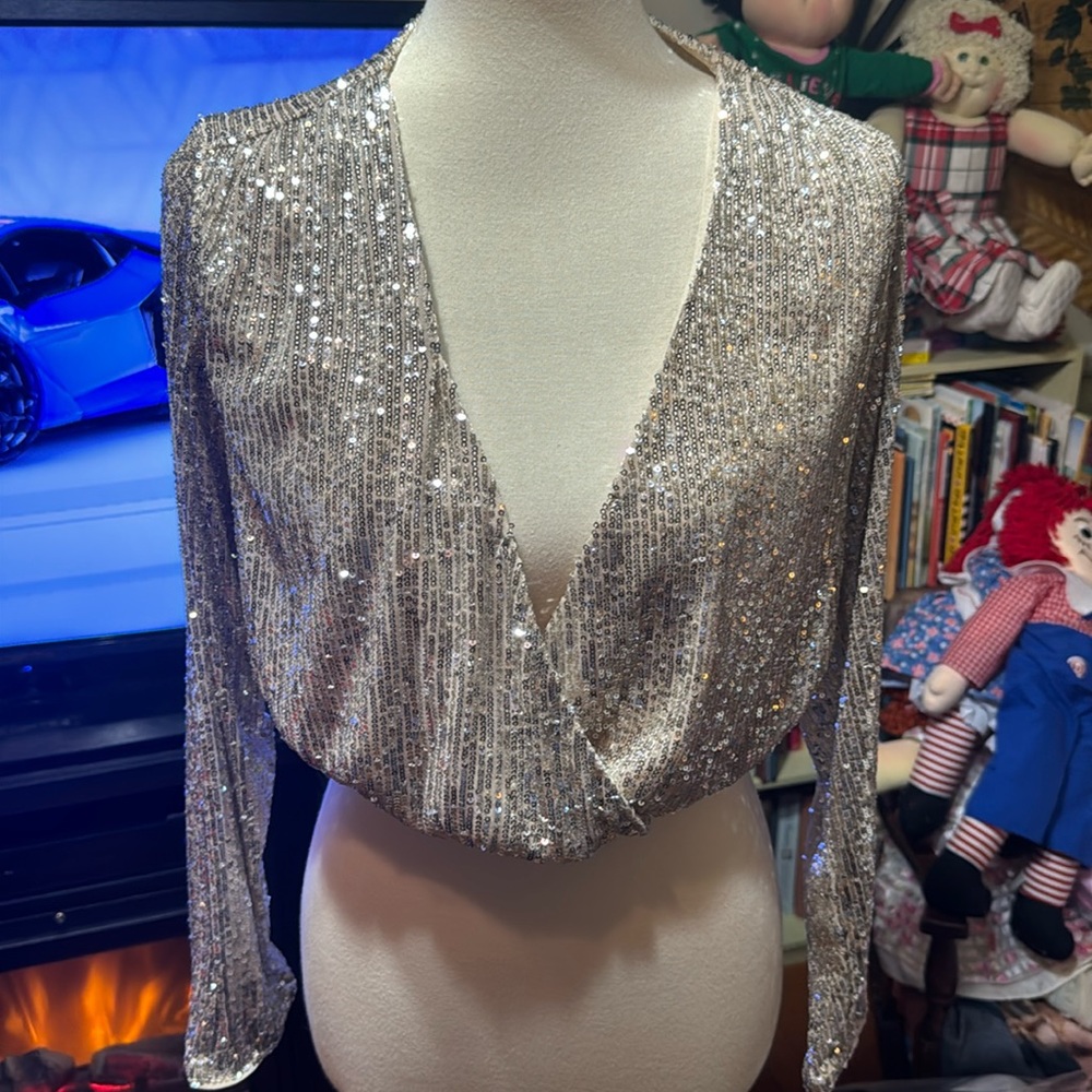 Beautiful H & M Sequined/Sparkly Gold & Silver Top XS Extra Small
